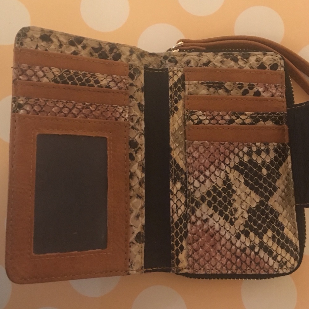 Kenneth Cole Reaction Wristlet / Wallet (New) - Picture 7 of 8